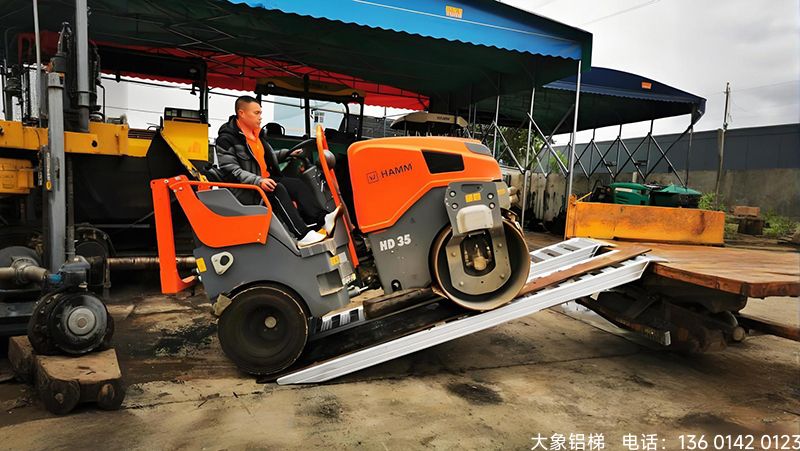 奉贤“铝”行安全，稳收每一粒——收割机铝合金爬梯安全使用全攻略